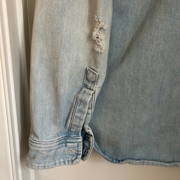 Levi’s Denim Shirt, size M - Picture 6 of 6
